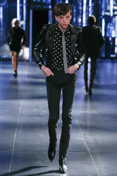 Look 15